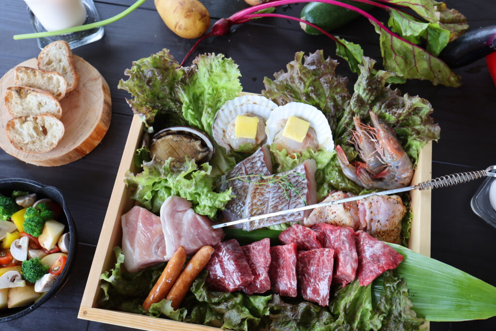 地元食材をふんだんに使うBBQ:岡山・日帰り旅行で行ける無人島リゾート|特別な1日をKUJIRA-JIMAで